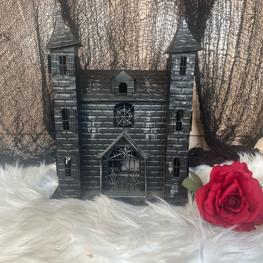 Rare VTG Halloween 2006 Target Medium Tin Haunted House